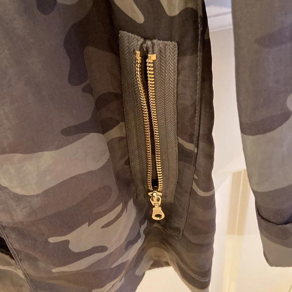 Tart Collections Cory Camouflage Rain jacket. Size XS. Like new. - Picture 7 of 12